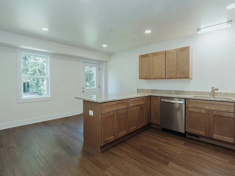 216 S Georgia Ave — Photo 6