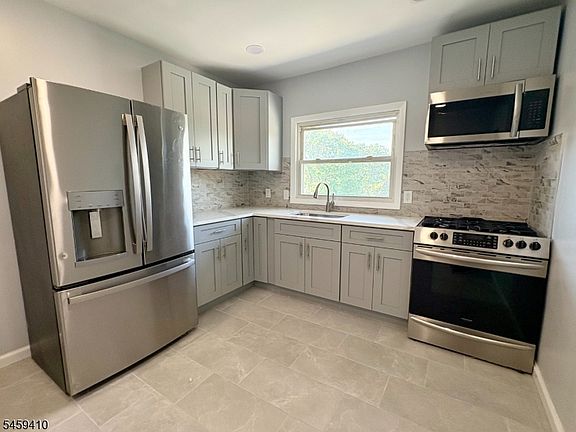 3rd image of 321 Malcolm Ave