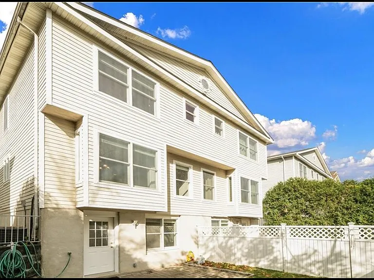 186 Woodside Ave #3 — Photo 17