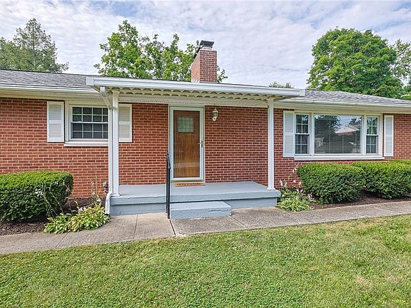 3rd image of 4520 Eisenhower Pl