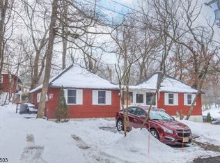 16 E Elro Dr, Oak Ridge, NJ 07438