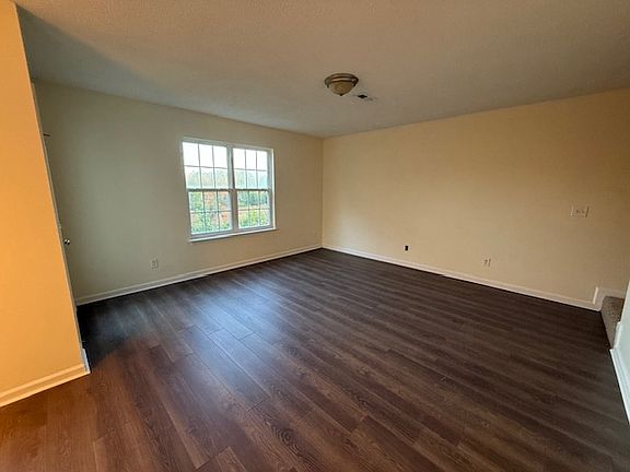 4th image of 105 Grandmont Ct