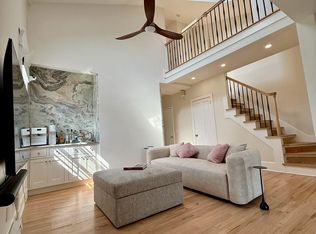 75 Pelham St APT D, Newport, RI 02840