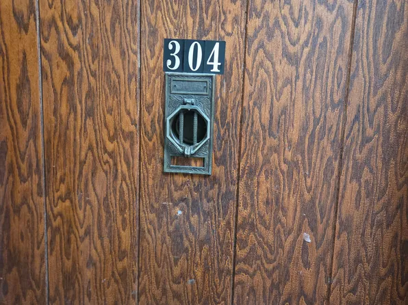 2559 Flossmoor Rd APT 304, Flossmoor, IL 60422