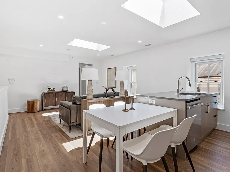 The Roe at Manayunk Apartments and Townhomes — Photo 127