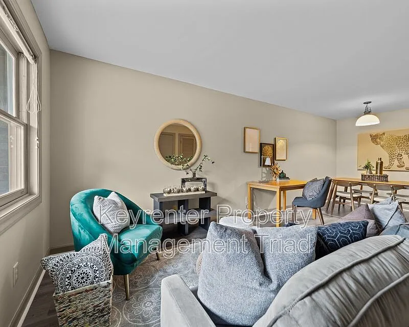 2 bed, 2.0 bath, 922 sqft, $1,000 — Photo 3