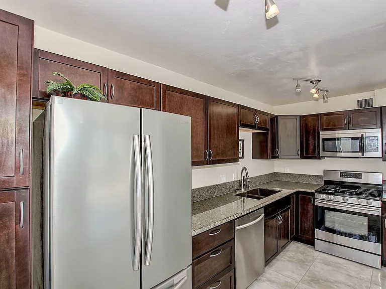 838 S Langley Ave #203 — Photo 7