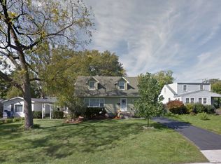 935 N Webster St, Naperville, IL 60563