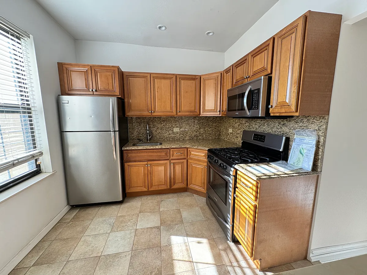 Building Photo - 8701 Ridge Blvd #C3