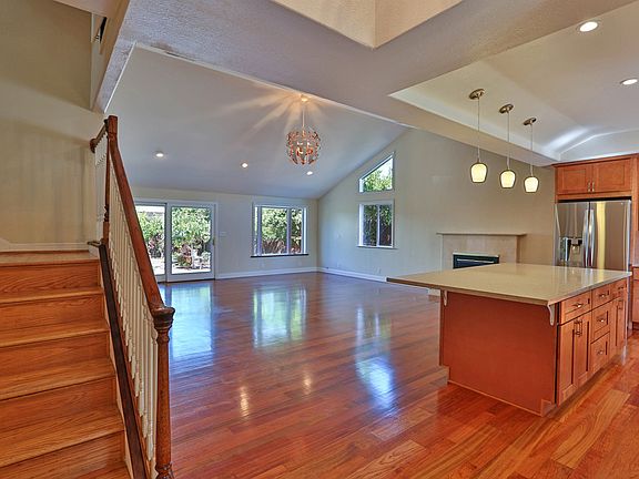 5th image of 2933 Varden Ave