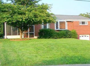 4 Emma Dr, Pittsburgh, PA 15223