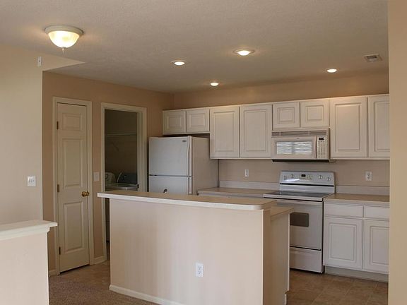 3rd image of 4924 Ivyvine Blvd