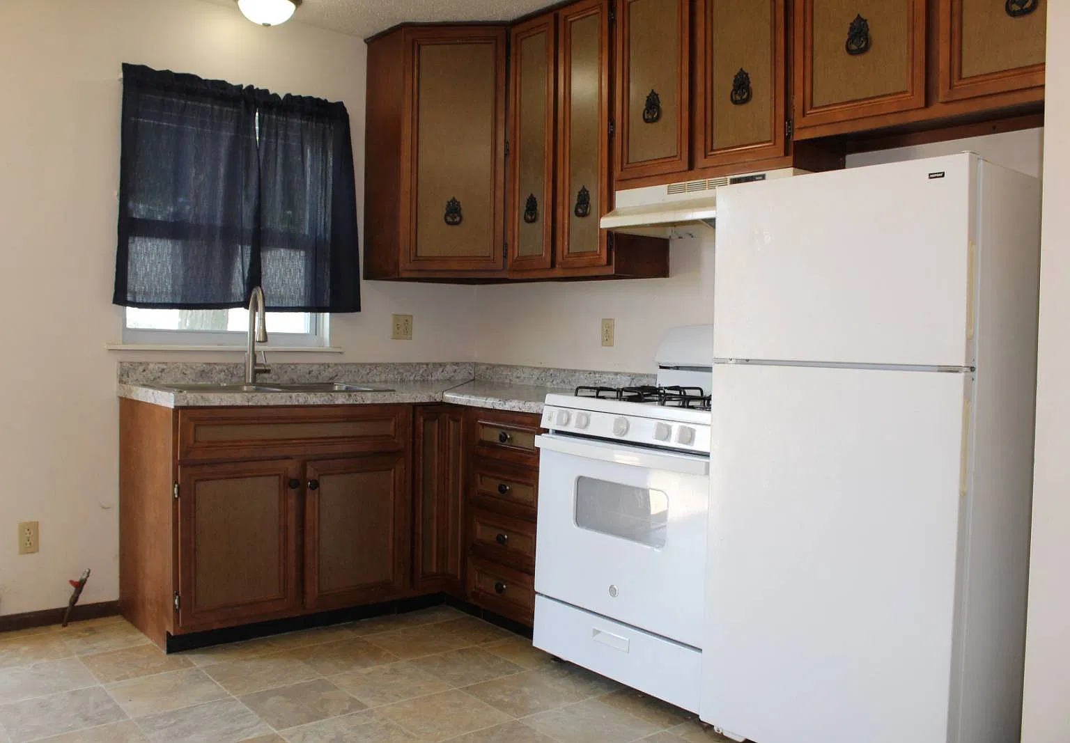 2 bed, 1.0 bath, $900 — Photo 3