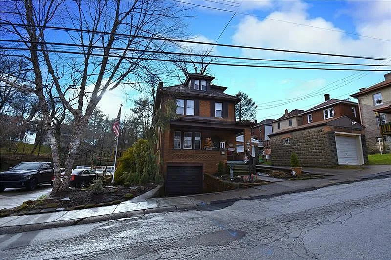 911 Parkside Ave photo 1