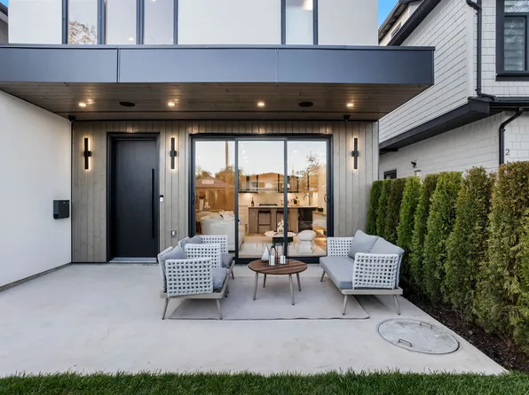 165 E 45th Ave #1, Vancouver, BC V5W 1W8