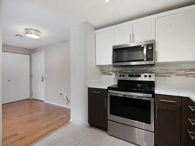 201 W Fulton St — Photo 14