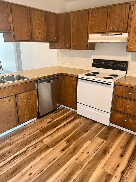 2 bed, 1050 sqft, $1,195 — Photo 3