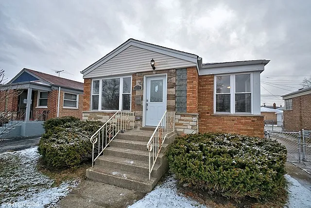 12717 S Racine Ave photo 1