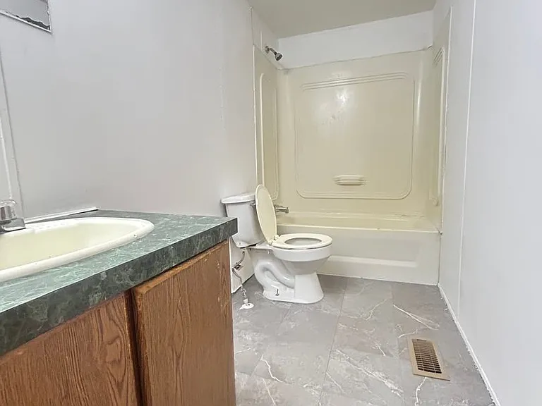 215 Wadley Dr — Photo 5