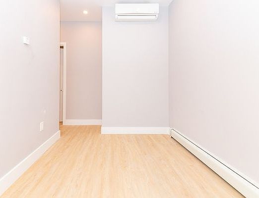 3rd image of 814 Macon St #G4