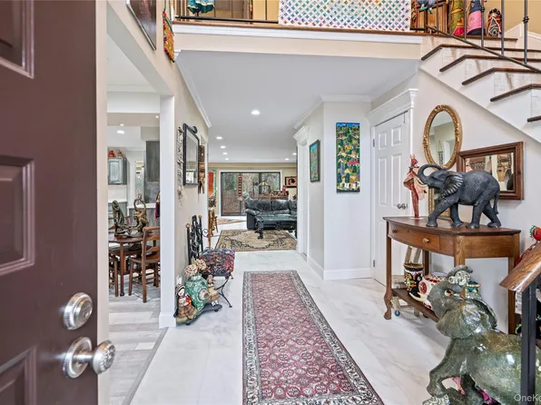 38 Maple Court, Jericho, NY 11753