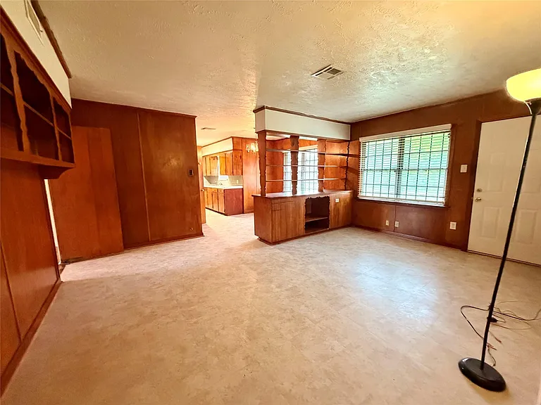6211 Schevers St — Photo 18