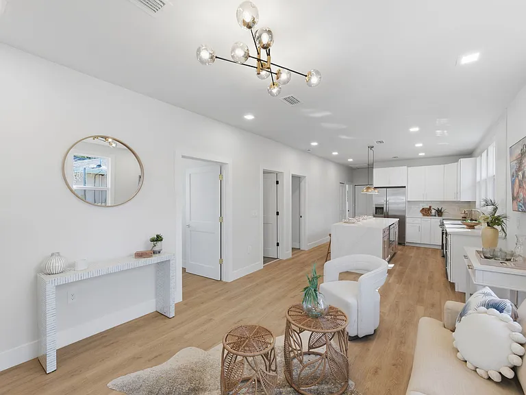 309 E Selma Ave — Photo 3
