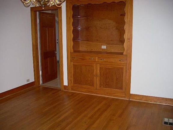 3rd image of 611 Cypress St