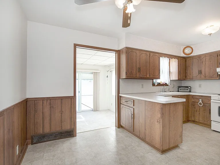 8310 Salisbury Dr — Photo 14
