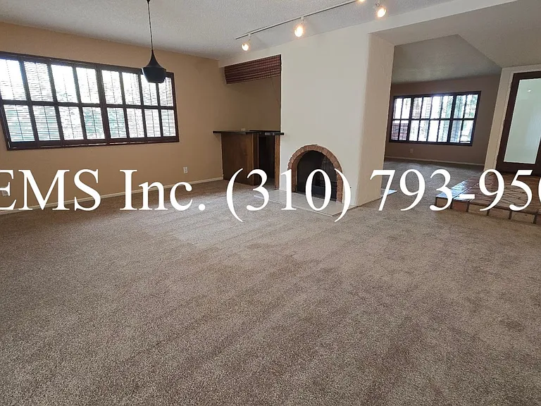 15025 Archwood St — Photo 6