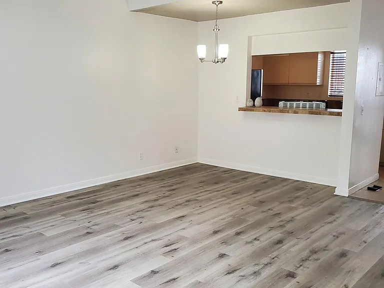 1422 N Martel Ave #5 — Photo 1