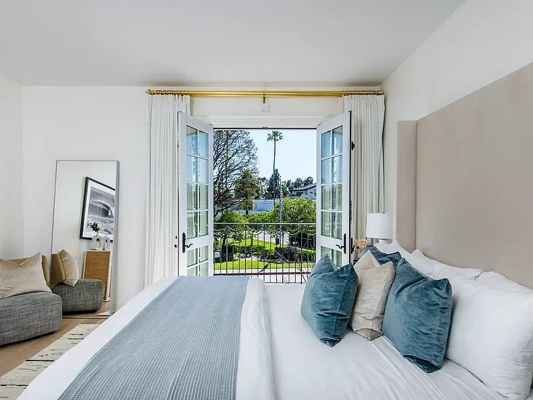 The Residences at Palisades Village — Photo 12