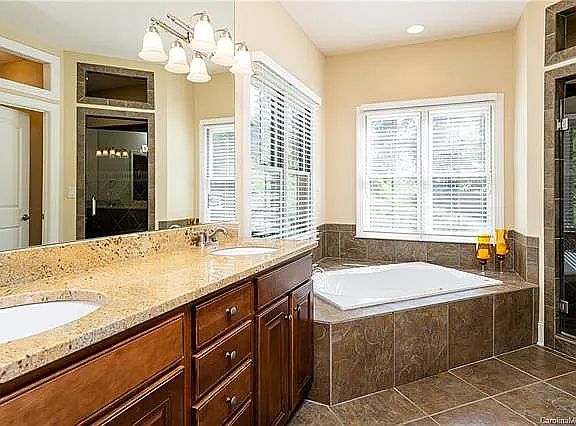 3rd image of 744 Golden Ridge Dr