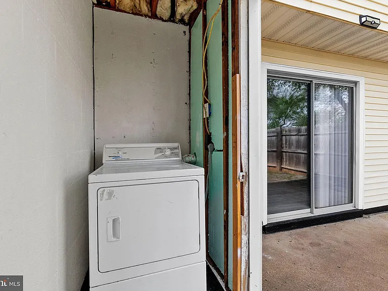 8145 Community Dr — Photo 36