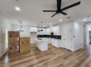 105 N Creek Dr, Conroe, TX 77301