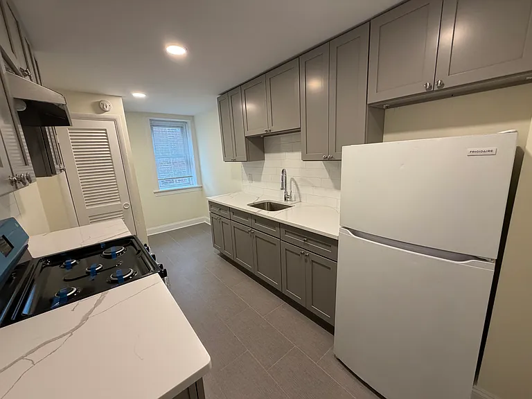 4724 Longshore Ave #5 — Photo 1