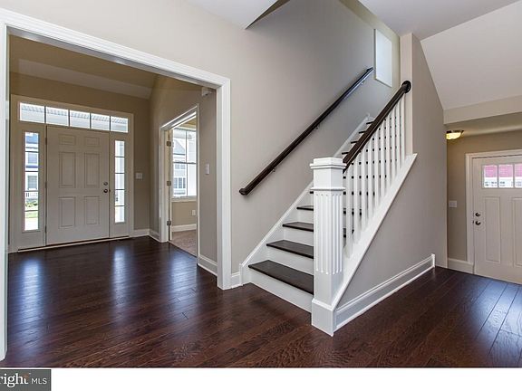 3rd image of 120 Tuscany Dr