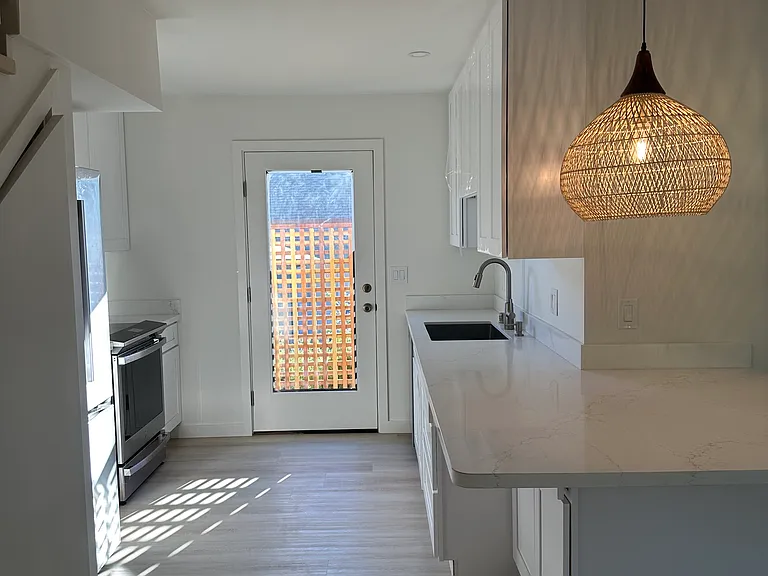 full sized appliances in kitchen. Ice machine in refrigerator, filtered water. Electric cooktop and oven. Dishwasher.