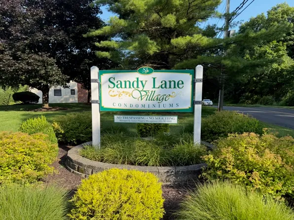 (undisclosed Address), Brookfield, CT 06804