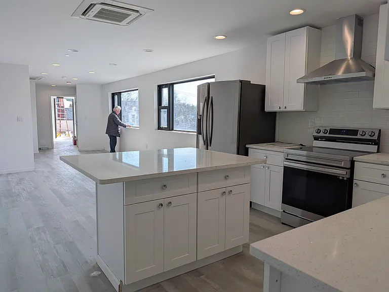 51 Main St #1 — Photo 32