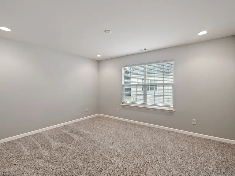 3219 Clemons Cir — Photo 17