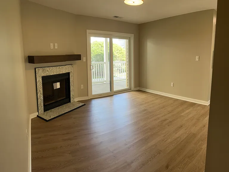 1207 Roberts Way — Photo 6