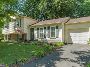 617 Merlins Ln, Herndon, VA 20170