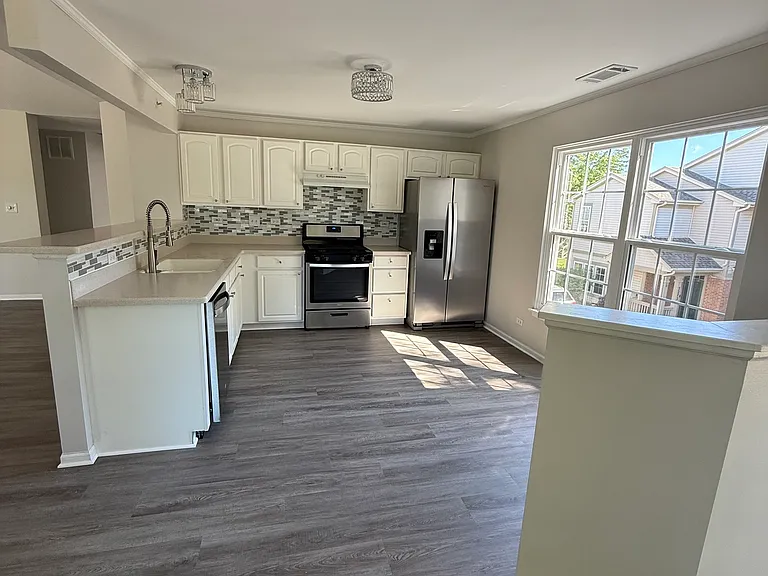 2276 Vanderbilt Dr — Photo 7