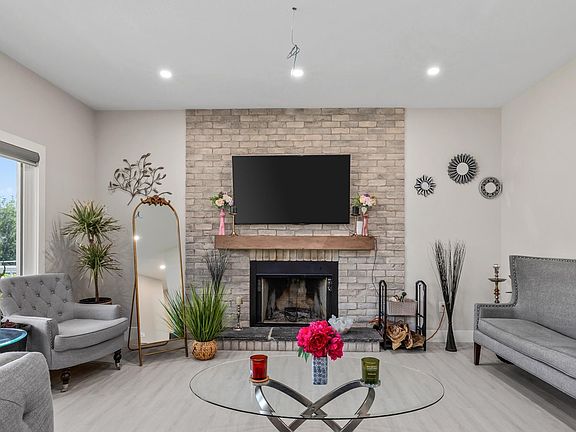 4th image of 5225 55th St #55