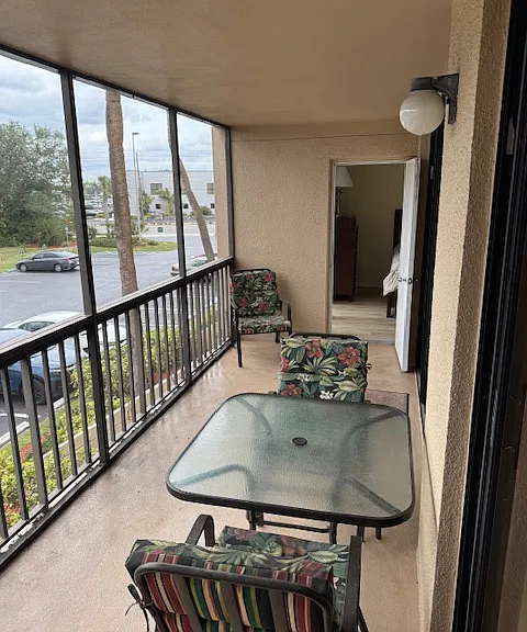 Large Lanai space