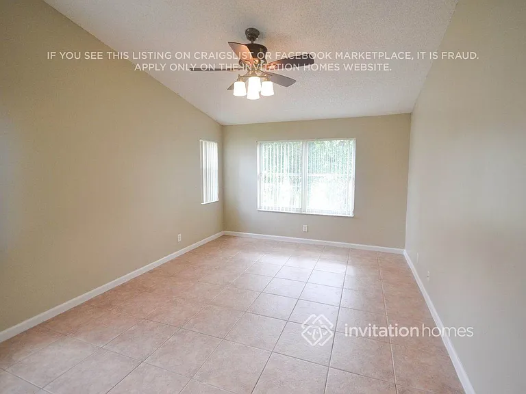 9406 NW 8th Cir — Photo 3
