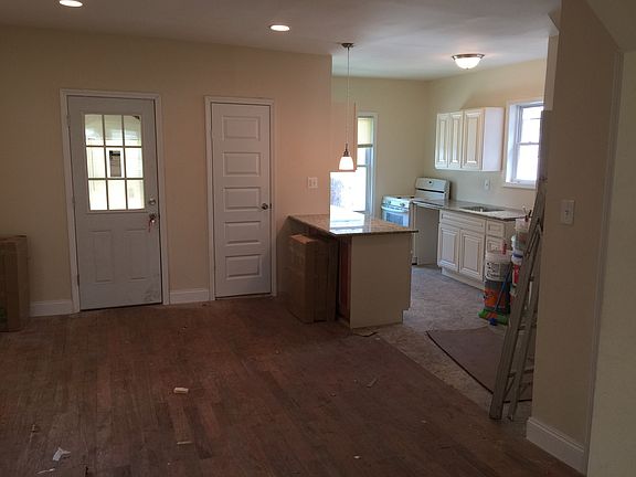4th image of 11430 207th St