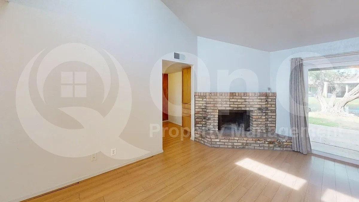 3 bed, 2.0 bath, 1787 sqft, $2,199 — Photo 3
