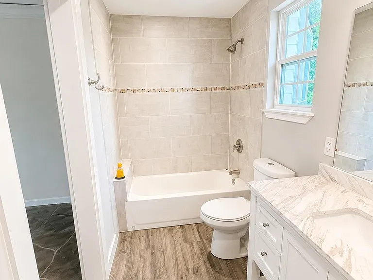 1007 Cowan Ave — Photo 5